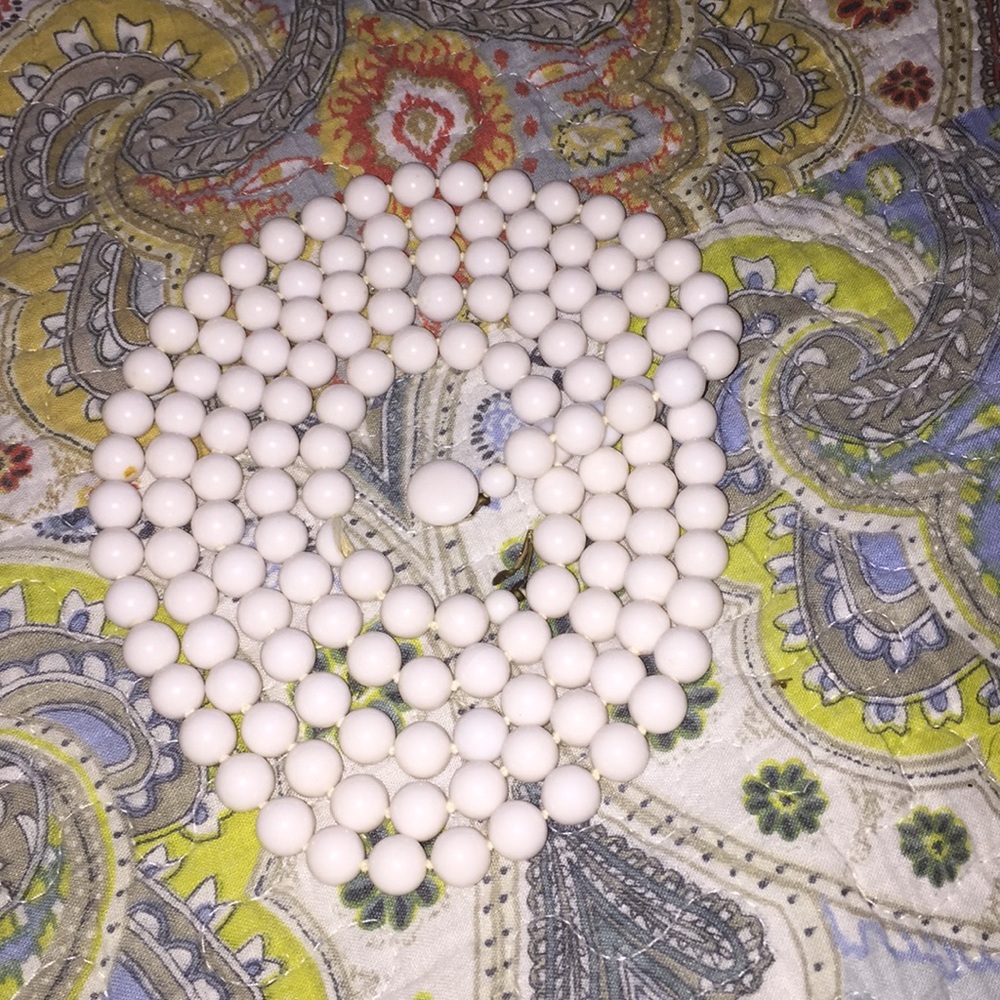 ❤️Enamel VINTAGE white bead necklace